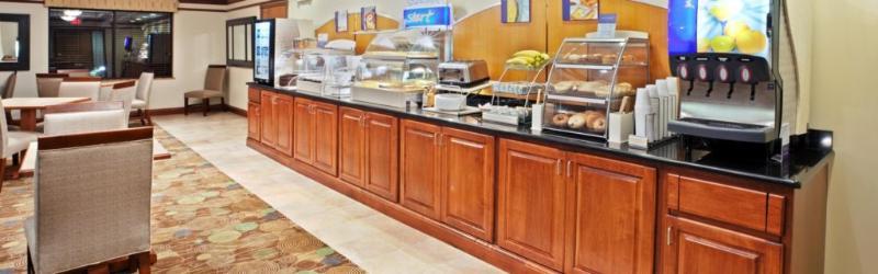 Holiday Express & Mall-portland Area By Ihg Hotel