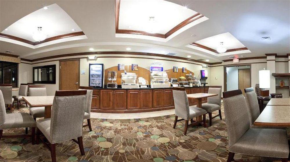 Express & Mall-portland Area By Ihg Hotel 3*