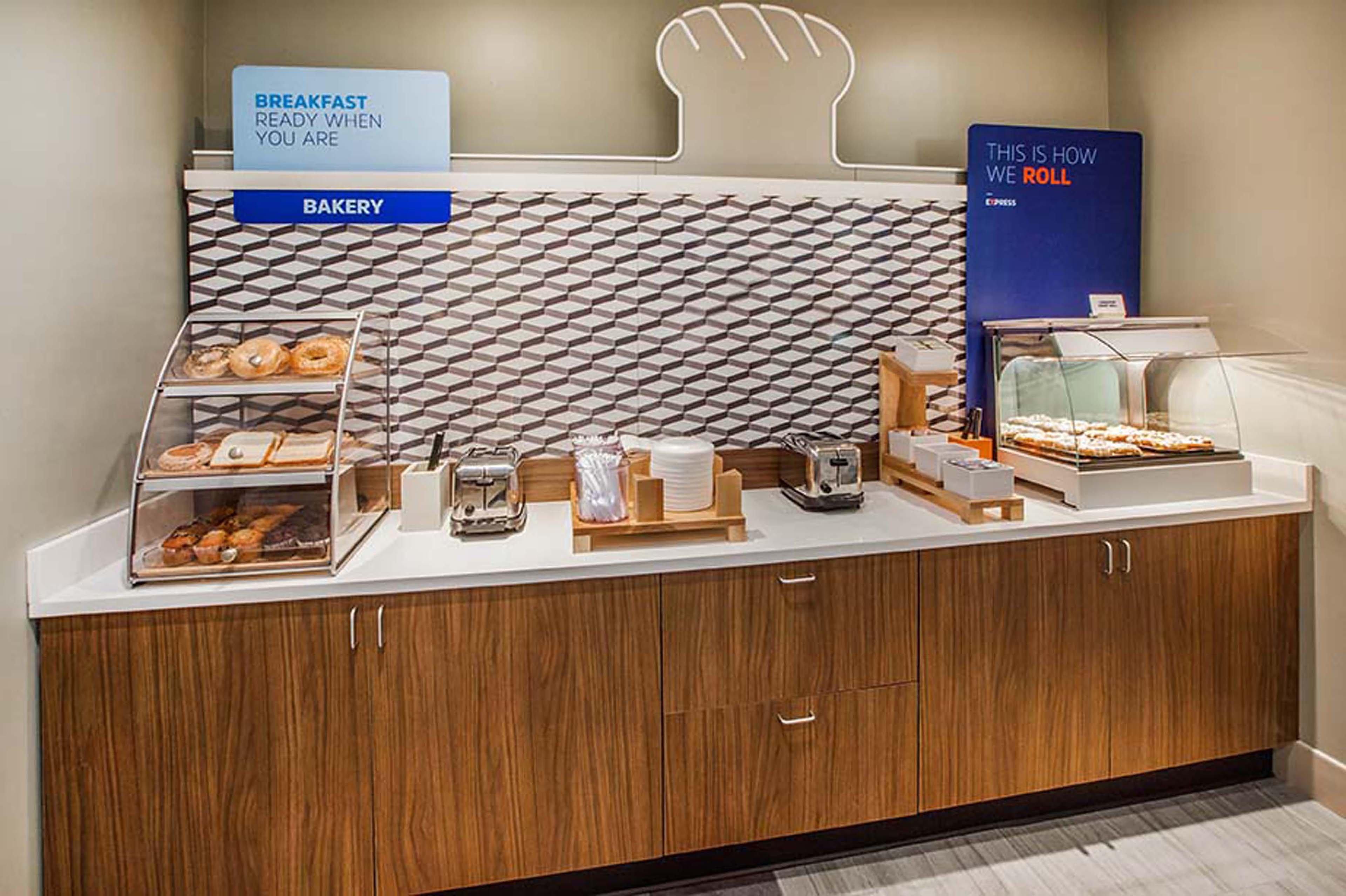 Express & Mall-portland Area By Ihg Hotel 3*