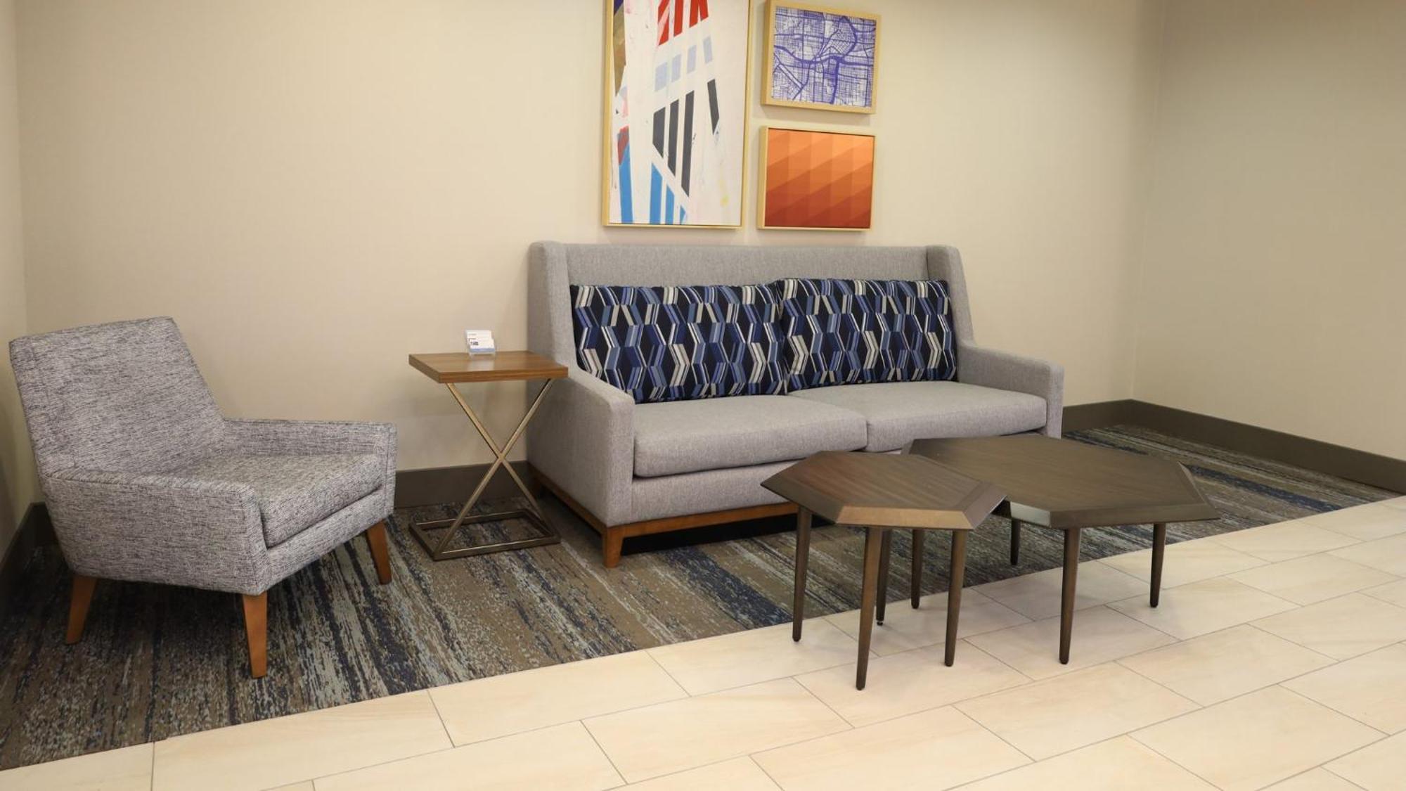 Hotel Express & Mall-portland Area By Ihg