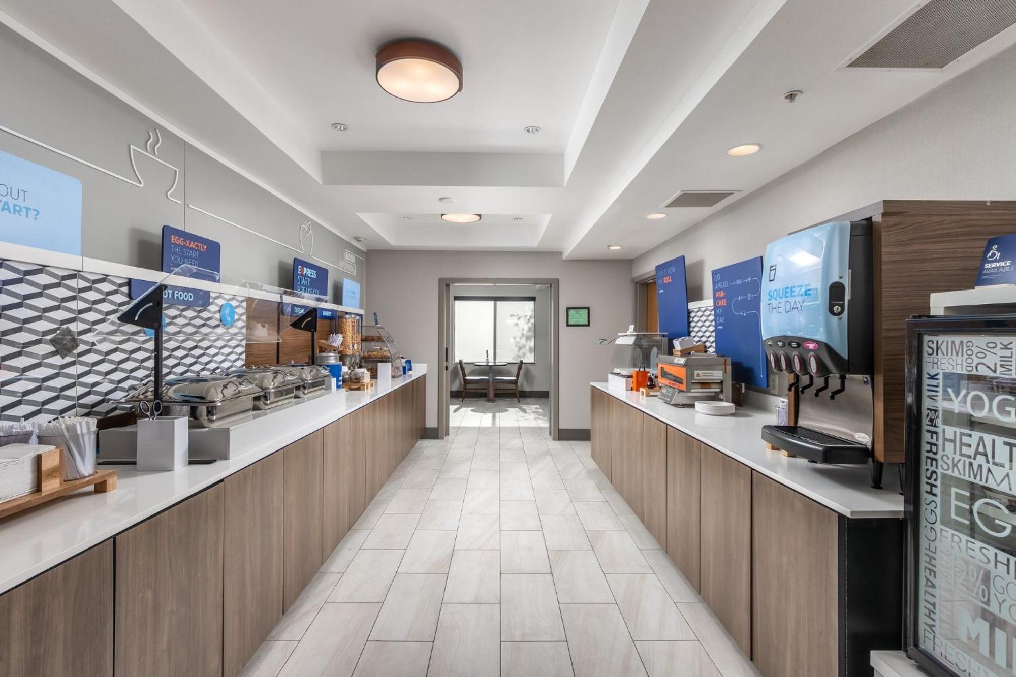 Express & Mall-portland Area By Ihg Hotel