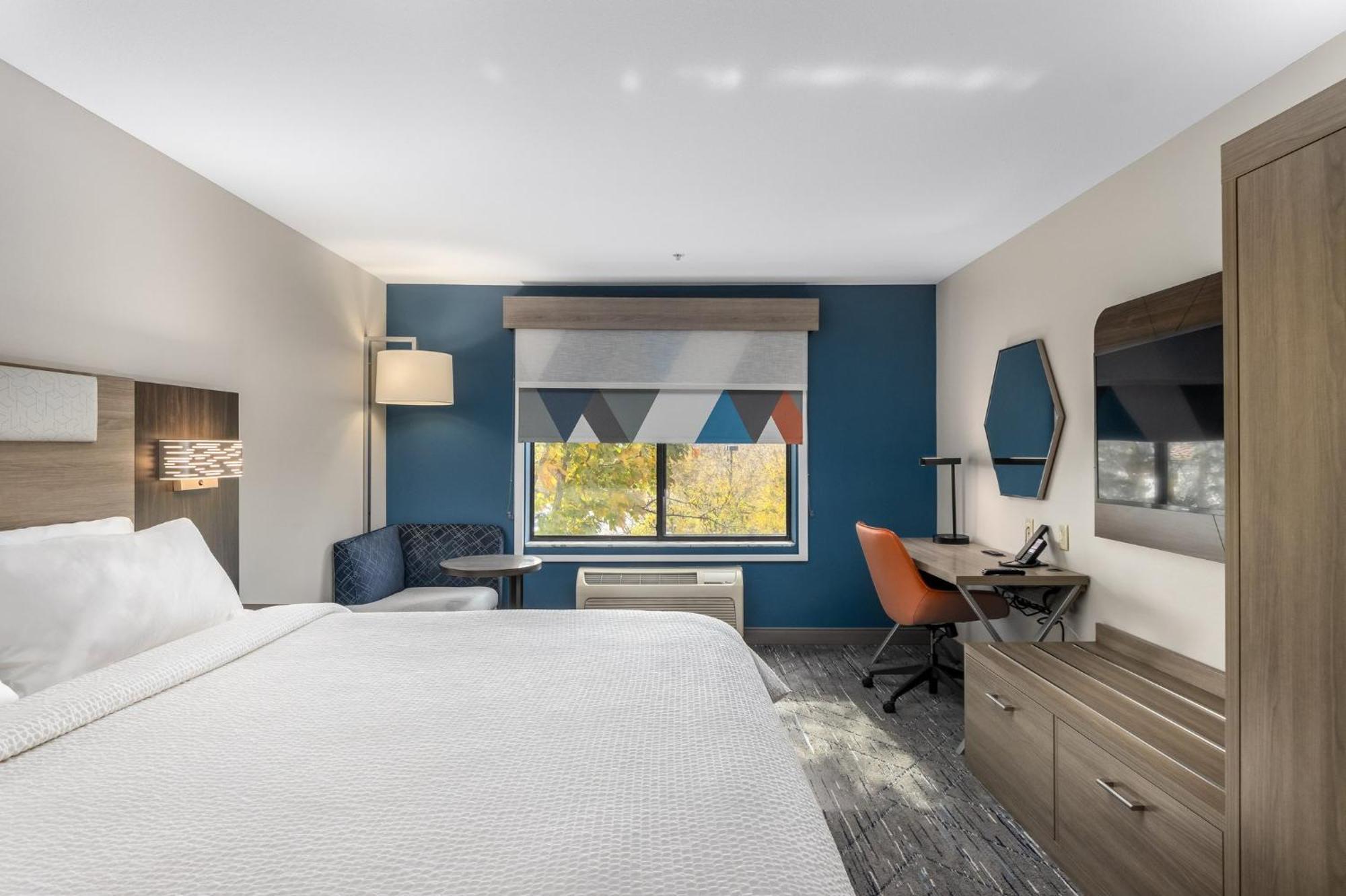 Hotel Express & Mall-portland Area By Ihg