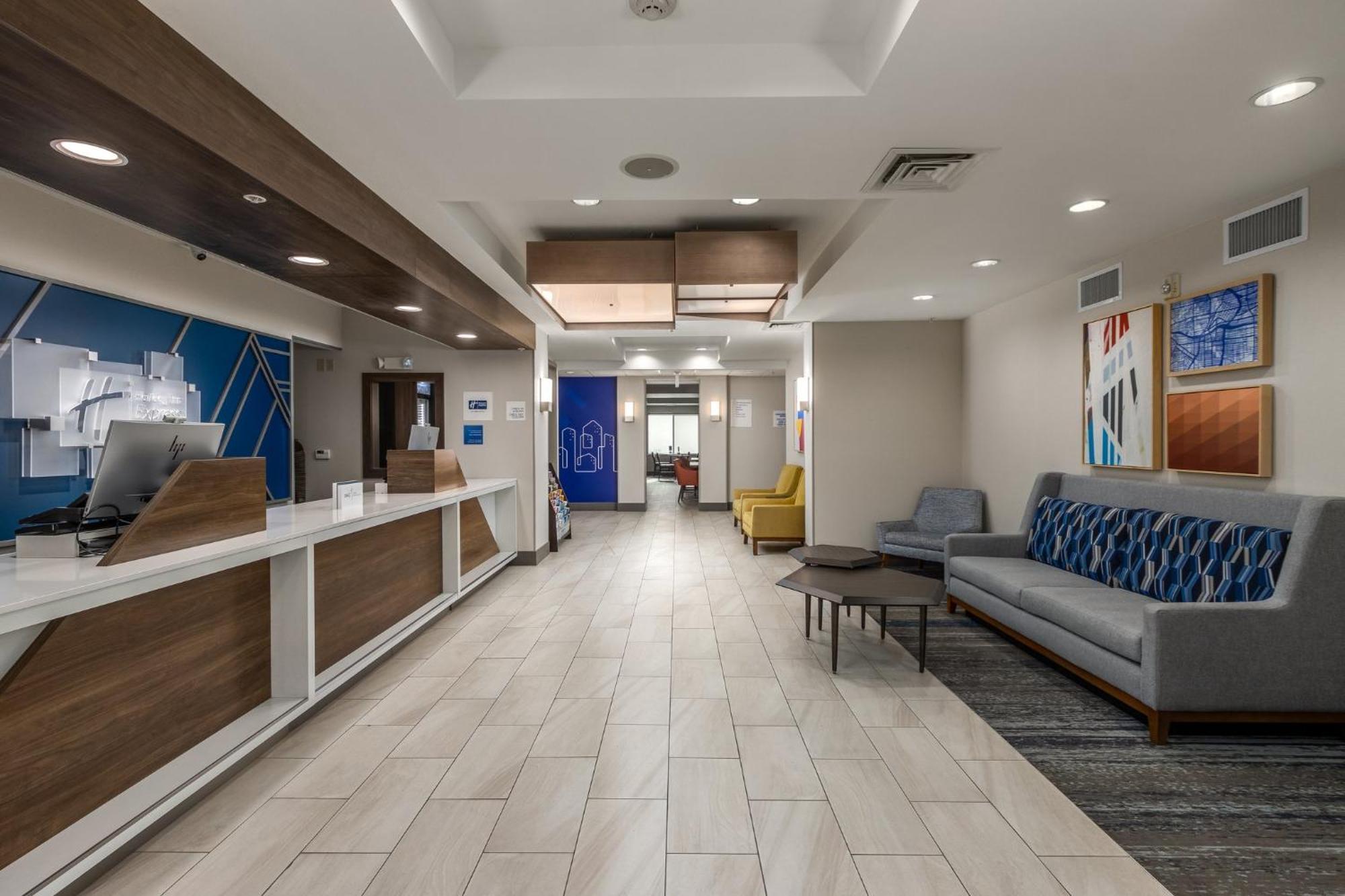 Express & Mall-portland Area By Ihg Hotel 3*