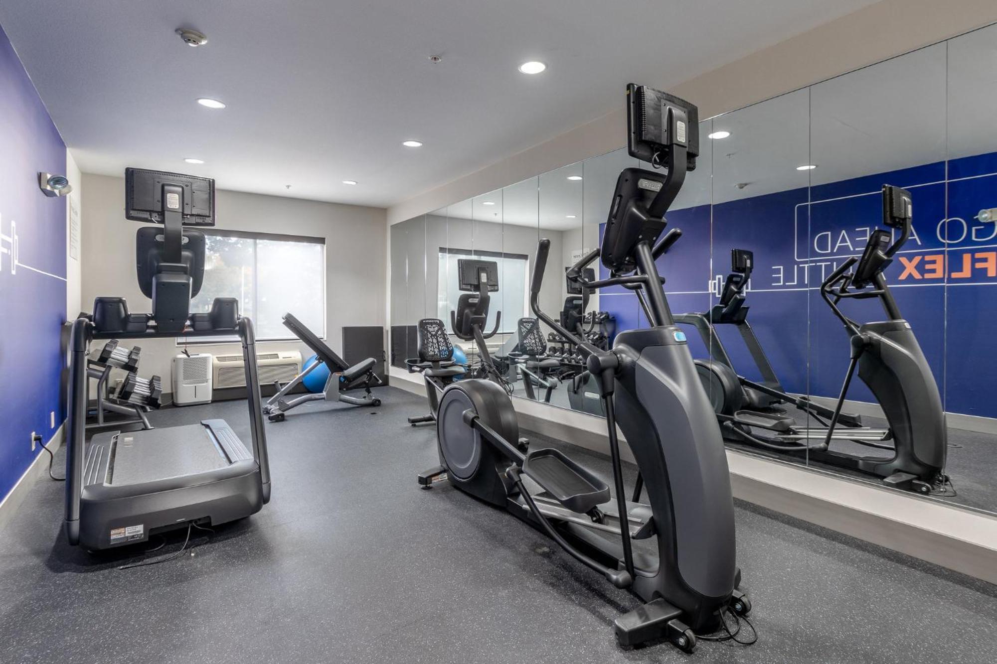 Express & Mall-portland Area By Ihg Vancouver