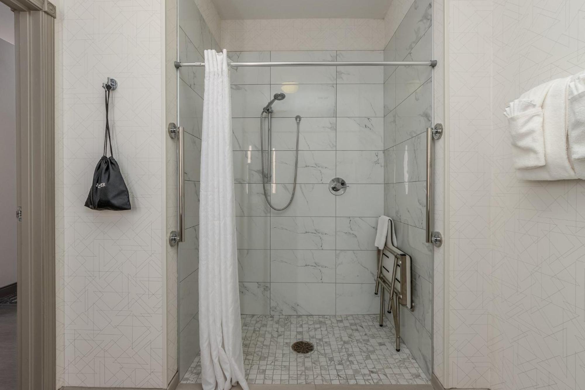 Hotel Express & Mall-portland Area By Ihg Vancouver